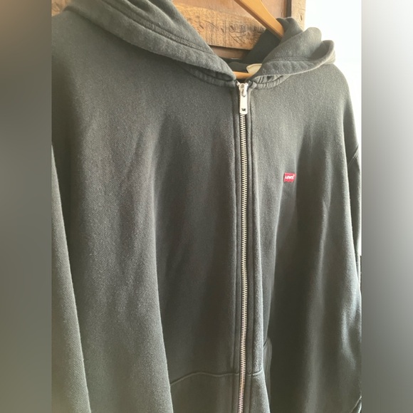 Levi’s black hoodie - Picture 2 of 6